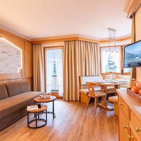 Hotel Garni Apart Tina Ischgl Exteriör bild