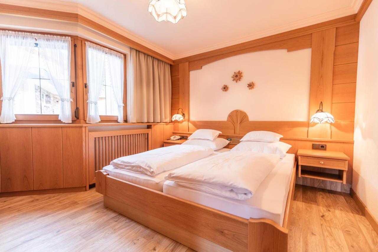 Hotel Garni Apart Tina Ischgl Exteriör bild