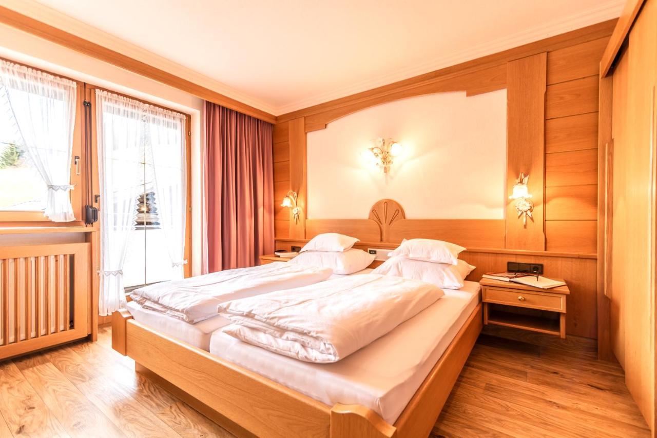 Hotel Garni Apart Tina Ischgl Exteriör bild
