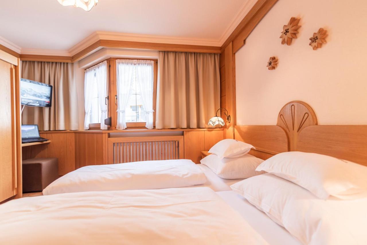 Hotel Garni Apart Tina Ischgl Exteriör bild