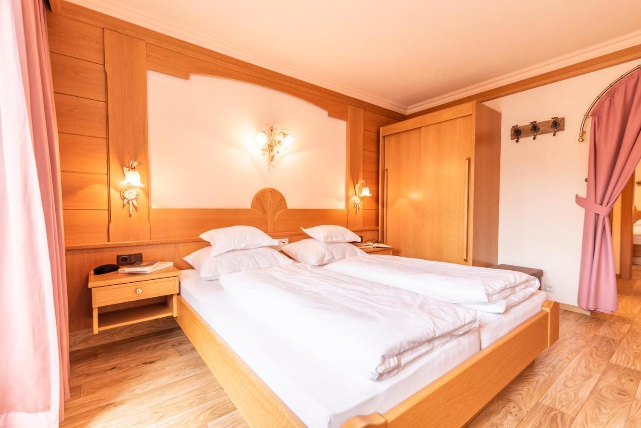 Hotel Garni Apart Tina Ischgl Exteriör bild