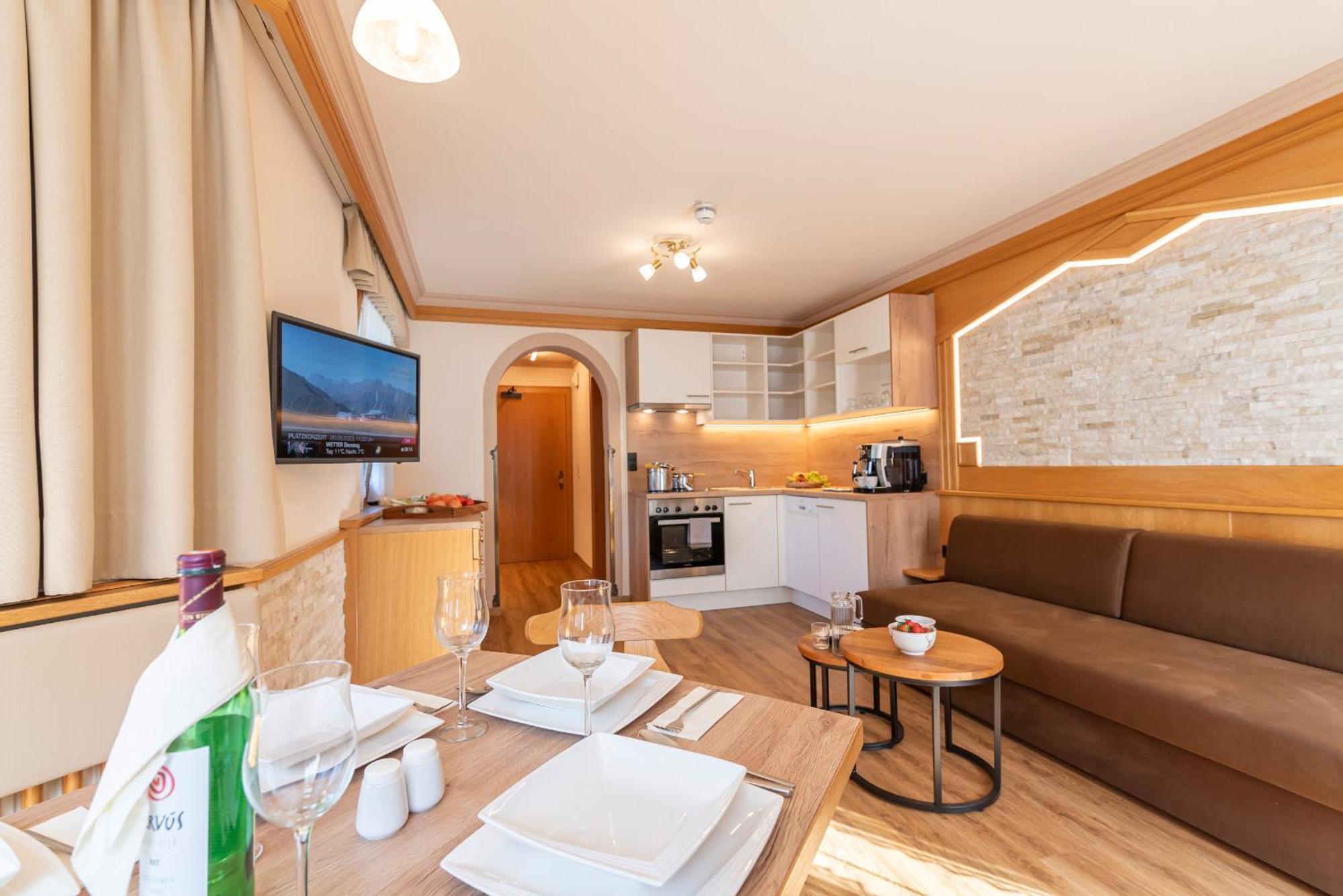 Hotel Garni Apart Tina Ischgl Exteriör bild