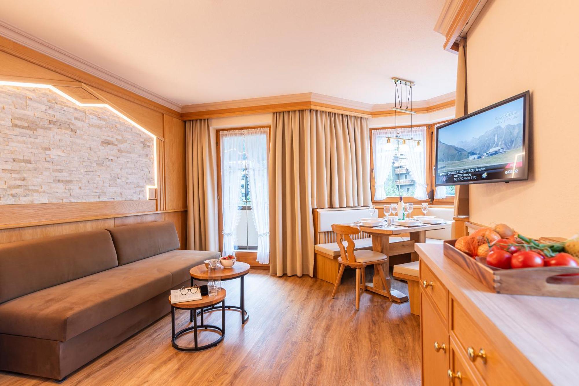Hotel Garni Apart Tina Ischgl Exteriör bild