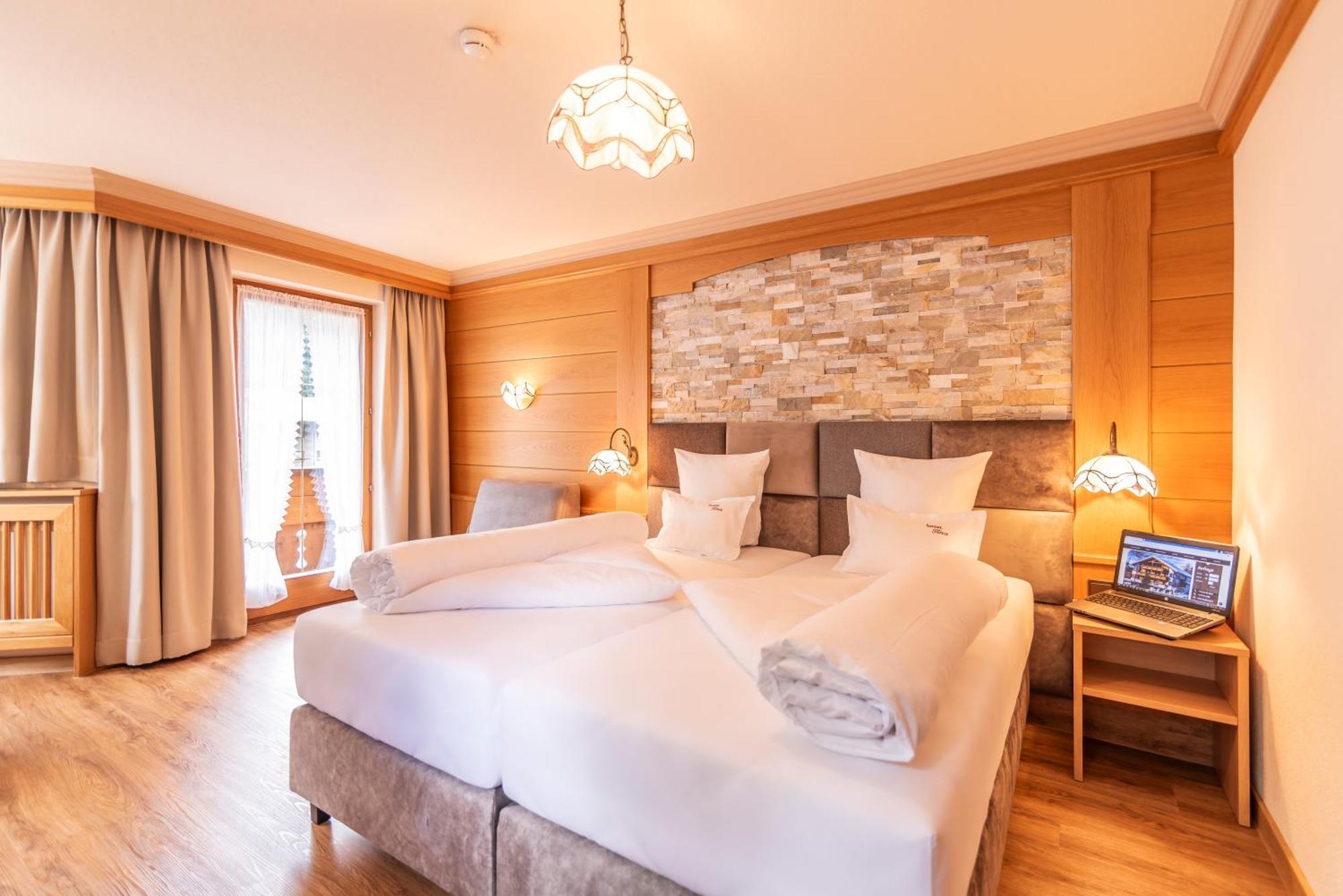 Hotel Garni Apart Tina Ischgl Exteriör bild