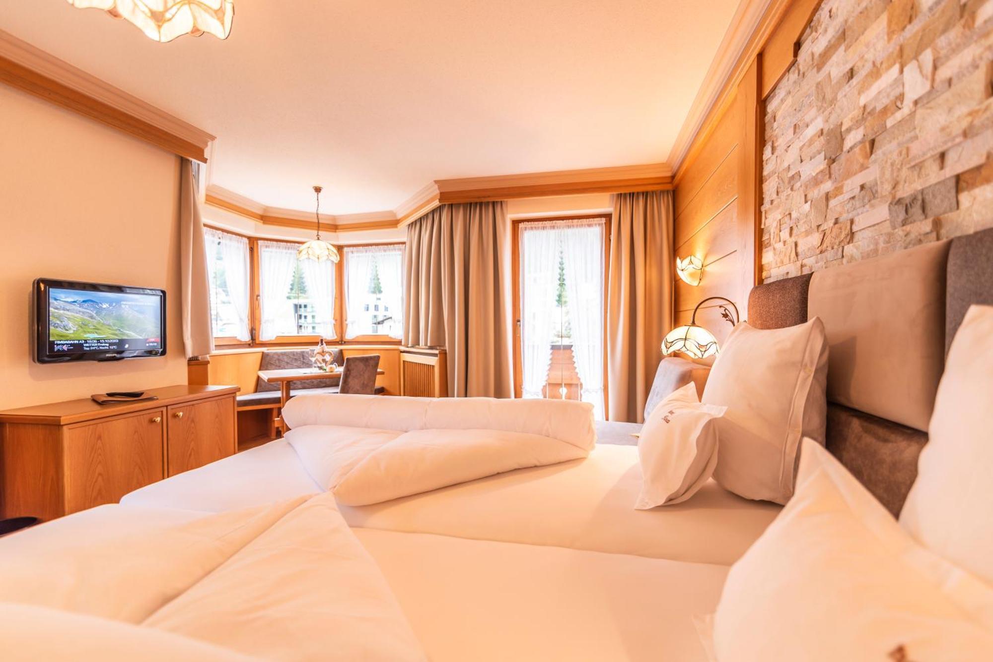 Hotel Garni Apart Tina Ischgl Exteriör bild