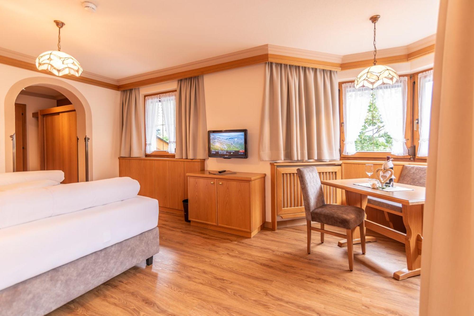 Hotel Garni Apart Tina Ischgl Exteriör bild
