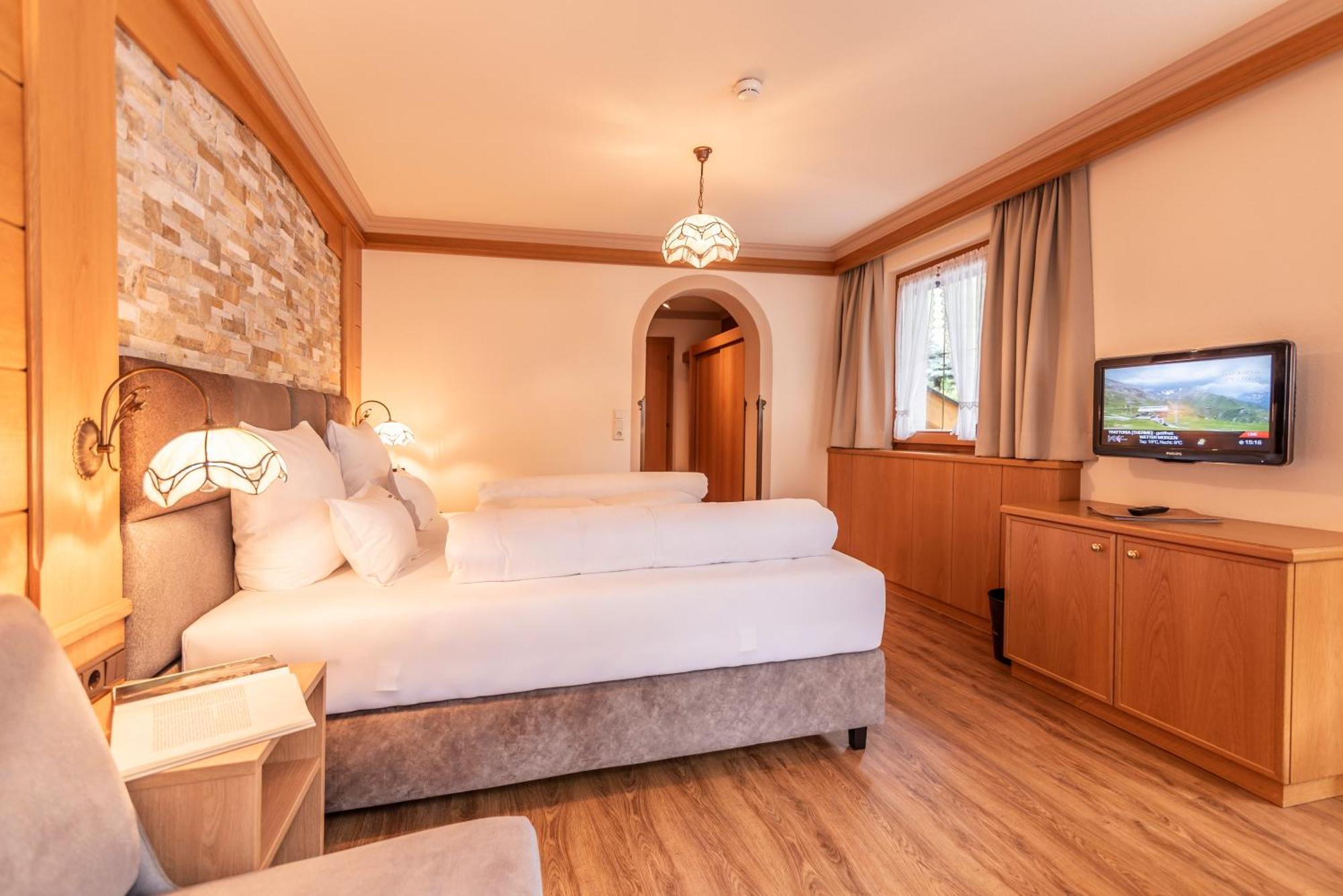 Hotel Garni Apart Tina Ischgl Exteriör bild