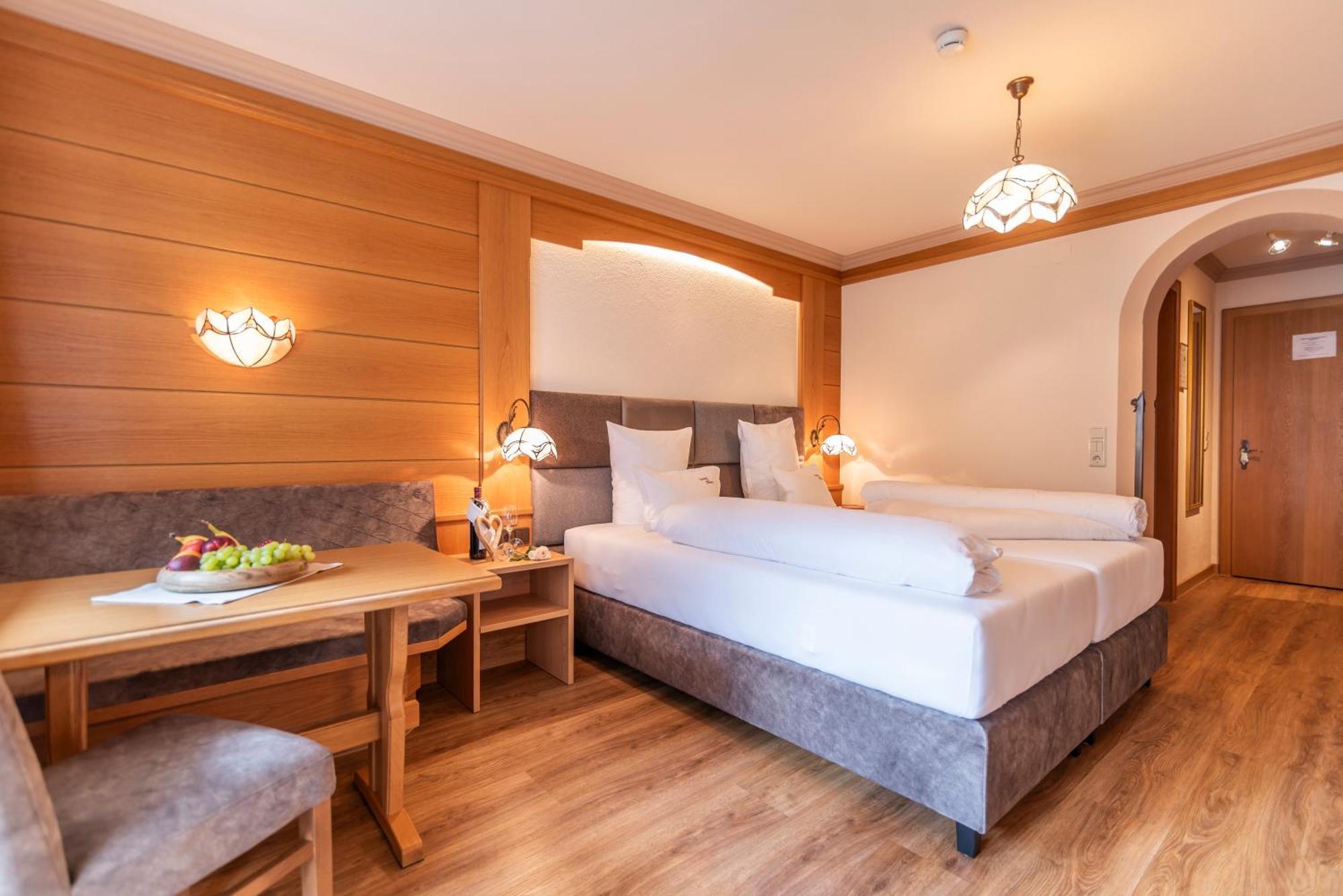 Hotel Garni Apart Tina Ischgl Exteriör bild