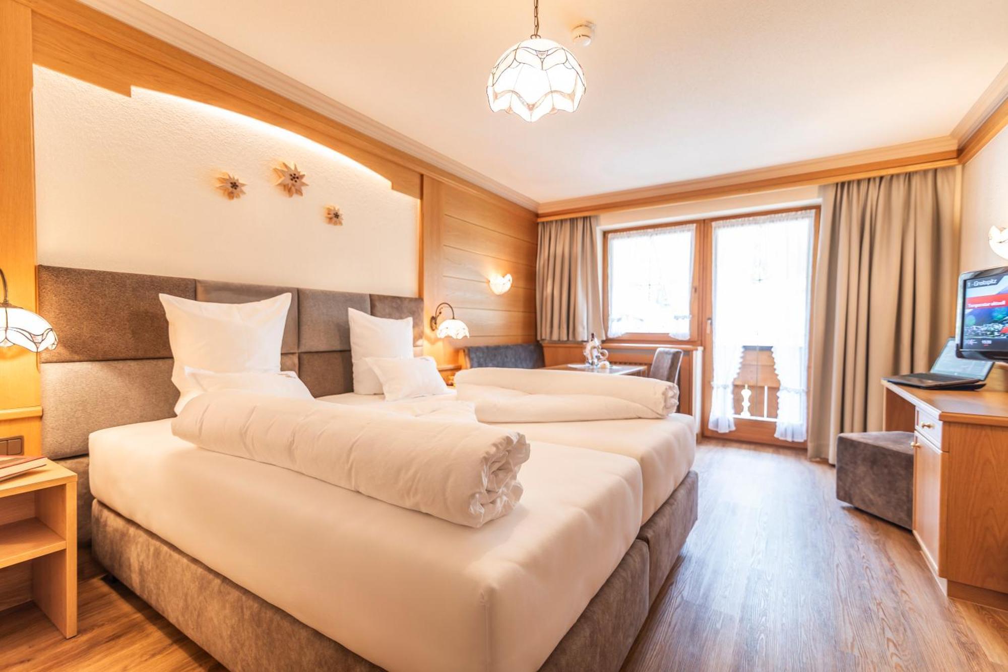 Hotel Garni Apart Tina Ischgl Exteriör bild